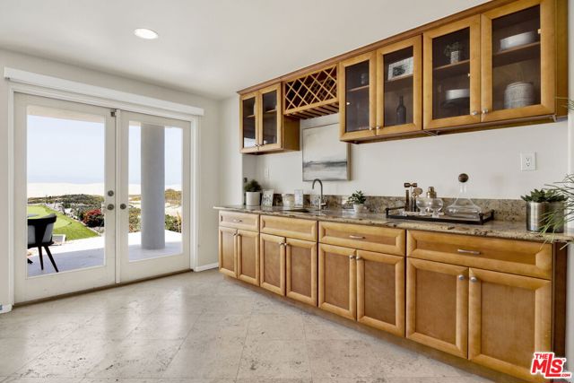 7019 E Seaside Walk, Long Beach CA: https://media.crmls.org/mediaz/75a00ce4-6abb-4477-9379-9cee78f9e523.jpg
