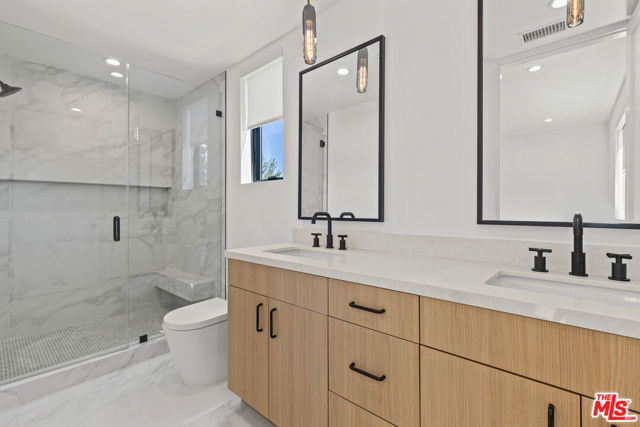 5839 Kester Avenue, Sherman Oaks CA: https://media.crmls.org/mediaz/75a0d285-57bd-4962-8bd3-7cc293f26706.jpg