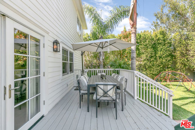 328 El Camino Drive, Beverly Hills CA: https://media.crmls.org/mediaz/75a0dc7b-b9c4-4a63-85de-2522459094e1.jpg