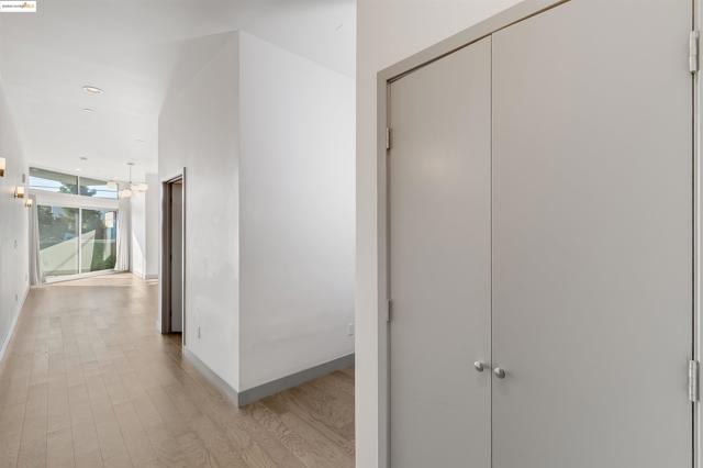 410 Webster St, Oakland CA: https://media.crmls.org/mediaz/75a0f9db-db16-4ab4-adf4-001b4809d395.jpg