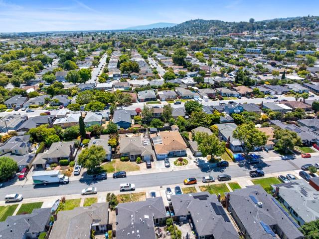 313 Del Rosa Way, San Mateo CA: https://media.crmls.org/mediaz/75a14a99-c250-4677-96a8-a008883b94e9.jpg