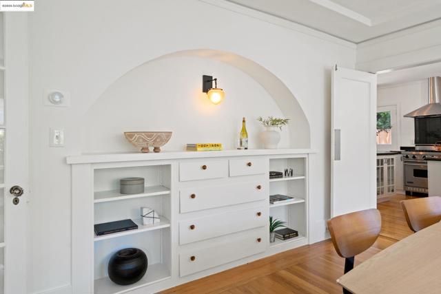 355 Arlington Ave., Berkeley CA: https://media.crmls.org/mediaz/75a18187-eacc-49fe-8c40-18de5127b33b.jpg