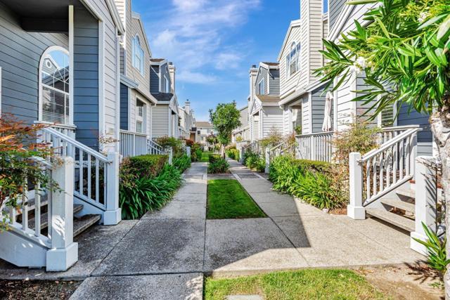 4 Brigantine Lane, Redwood City CA: https://media.crmls.org/mediaz/75a1aaab-c8a2-406b-91f3-5fe0626e670b.jpg