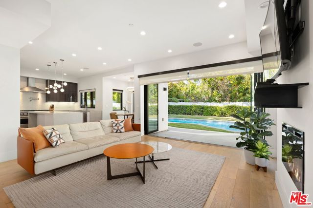 2012 Veteran Avenue, Los Angeles CA: https://media.crmls.org/mediaz/75a1cd2f-b424-4b55-bde9-6ab4802481bc.jpg
