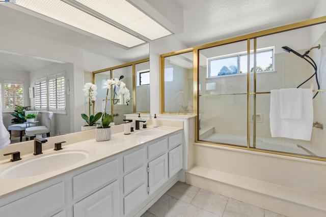 131 Diapian Bay, Alameda CA: https://media.crmls.org/mediaz/75a2c87b-c240-43ef-b4f4-901ba58c2873.jpg