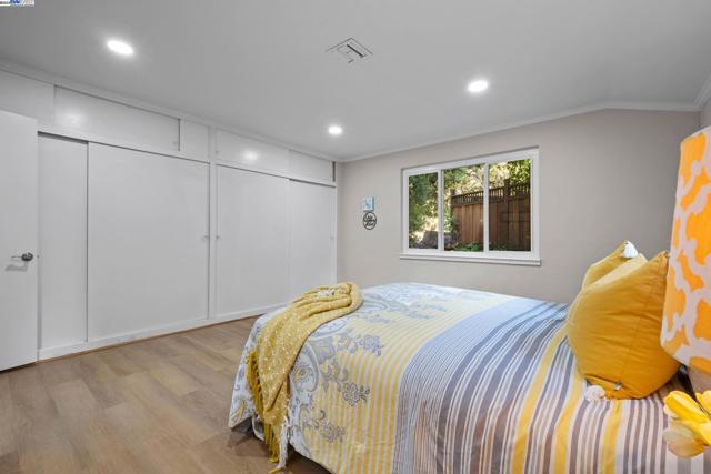 Image 22 of 47 For 6 Wanda Way  