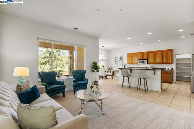 1123 Burghley Ln, Brentwood CA: https://media.crmls.org/mediaz/75a357dd-3047-4777-85e9-006cacde160e.jpg