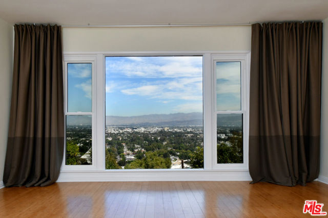 3682 Berry Drive, Studio City CA: https://media.crmls.org/mediaz/75a37701-e448-4504-94c7-b04e21452c6b.jpg