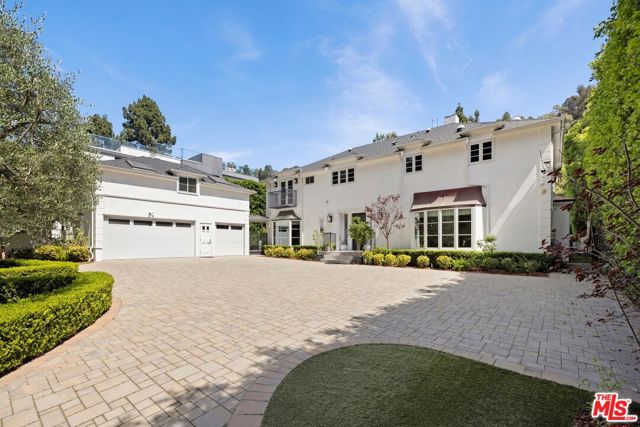 1214 Coldwater Canyon Drive, Beverly Hills CA: https://media.crmls.org/mediaz/75a3f1ed-5e5f-4c25-99b2-fe7eb7298055.jpg