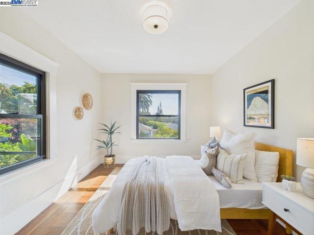 4418 Virginia Ave, Oakland CA: https://media.crmls.org/mediaz/75a45575-c8d3-420c-a092-8aa30d60d4ef.jpg