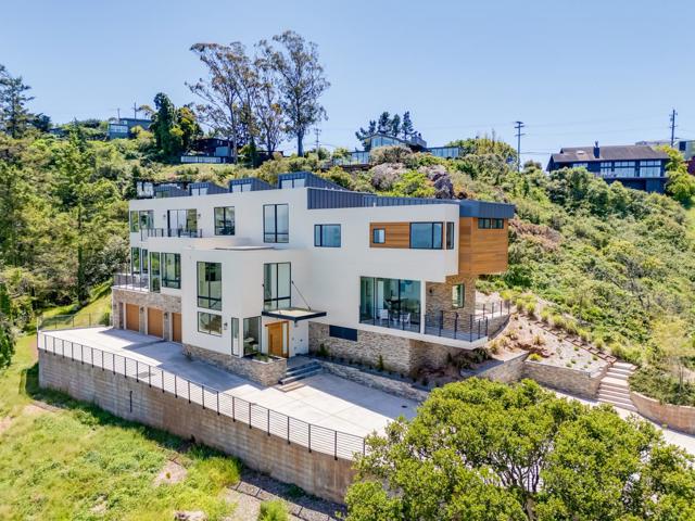 3 Wolfback Ridge Road, Sausalito CA: https://media.crmls.org/mediaz/75a4afc4-c48a-4acf-b3f5-622aed37c025.jpg