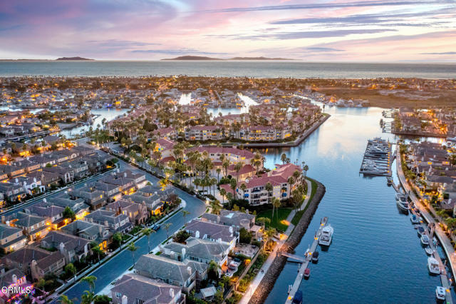 4229 Harbour Island Lane, Oxnard CA: https://media.crmls.org/mediaz/75a4ca8a-2bf5-46c9-aa43-eba4c172370c.jpg