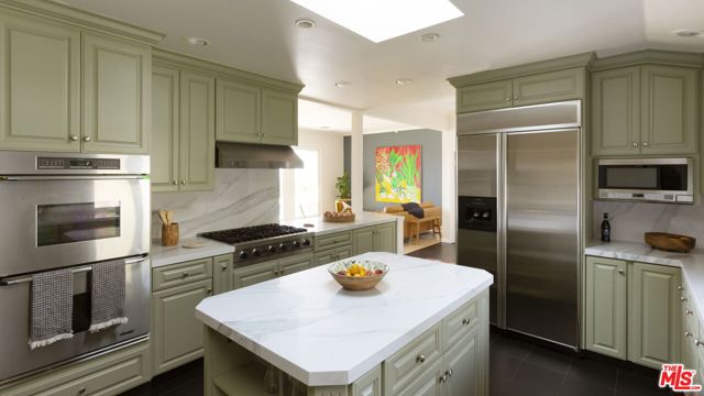 16303 Mandalay Drive, Encino CA: https://media.crmls.org/mediaz/75a4cda3-0740-46a6-8b03-770f5203776a.jpg