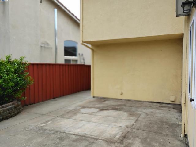 24909 Avocado Ct, Hayward CA: https://media.crmls.org/mediaz/75a56260-e925-4c8e-b4ba-0cf85ada6952.jpg