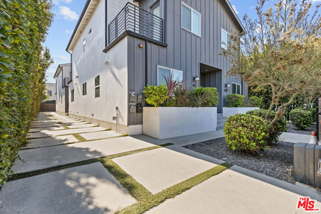 1202 Browning Boulevard, Los Angeles CA: https://media.crmls.org/mediaz/75a5aed9-8c6e-431c-8049-4f6c7b597953.jpg