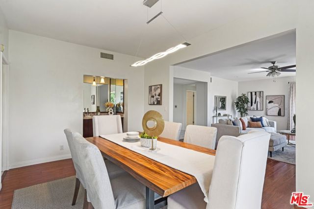 1209 Amherst Avenue, Los Angeles CA: https://media.crmls.org/mediaz/75a645cb-34a3-47e3-b8c2-6d15f5e384a0.jpg