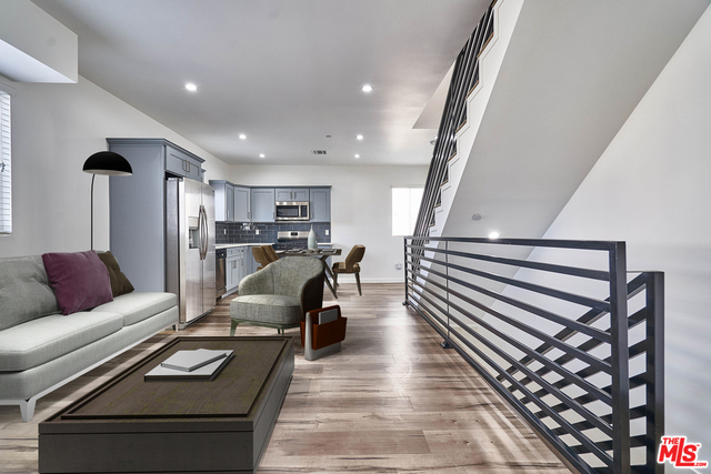 1129 S Harvard Boulevard, Los Angeles CA: https://media.crmls.org/mediaz/75a659e5-e3d7-43d3-b8bc-5f819e0965a1.jpg
