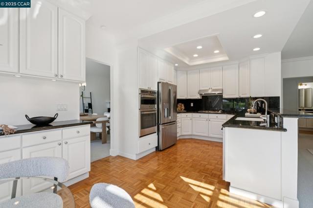 137 Kingswood Cir, Danville CA: https://media.crmls.org/mediaz/75a6d287-9cab-4ba5-93b0-aab862d1ded1.jpg