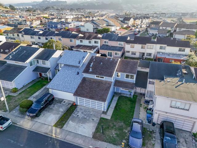 55 Saint James Court, Daly City CA: https://media.crmls.org/mediaz/75a72948-bedc-4b6f-87d7-efe2f7234373.jpg