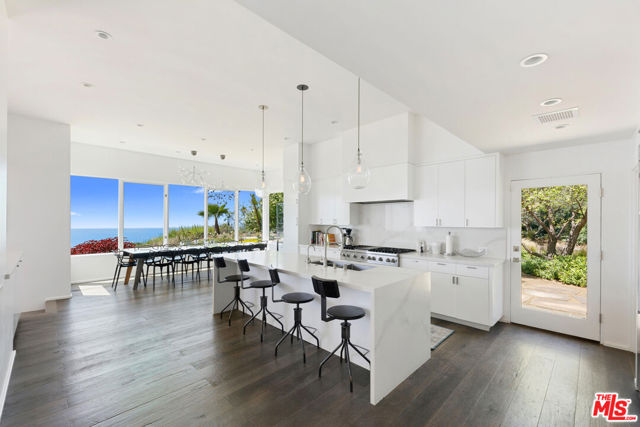27450 Calicut Road, Malibu CA: https://media.crmls.org/mediaz/75a7474c-147b-4e50-8451-be544031011c.jpg
