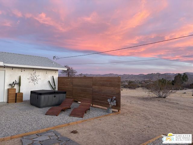 4742 Avenida La Flora Desierta, Joshua Tree CA: https://media.crmls.org/mediaz/75a7b700-af62-495d-8279-8be8bf8d986e.jpg