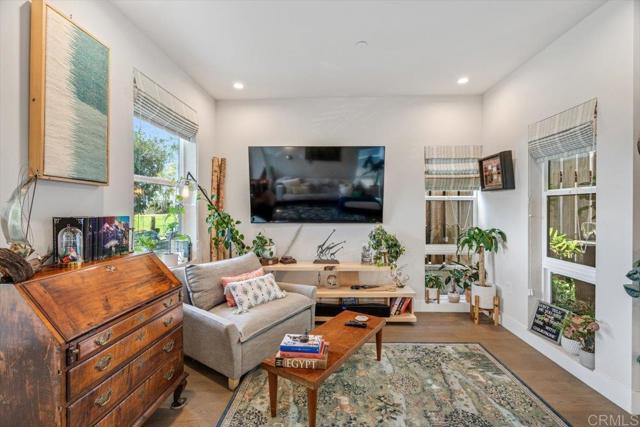 Detail Gallery Image 9 of 19 For 3060 G St, San Diego,  CA 92102 - 2 Beds | 2/1 Baths