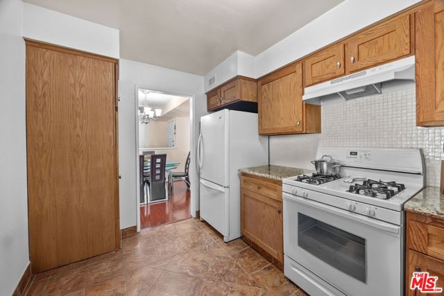 15060 Victory Boulevard, 104 photo 7
