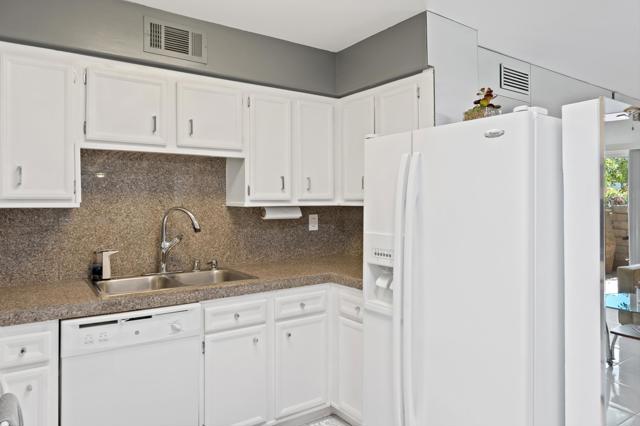 3162 Sunflower N Loop, Palm Springs CA: https://media.crmls.org/mediaz/75a8c89e-d9c7-4e58-8b28-c17fb075320e.jpg
