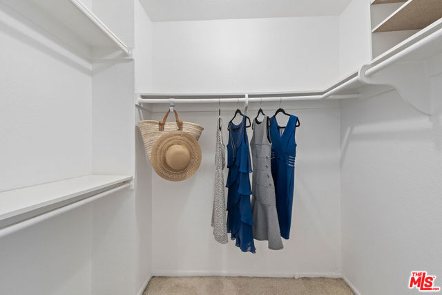 5757 Owensmouth Avenue, Woodland Hills CA: https://media.crmls.org/mediaz/75a93499-050f-4f48-a8fa-c441cfe9c0de.jpg