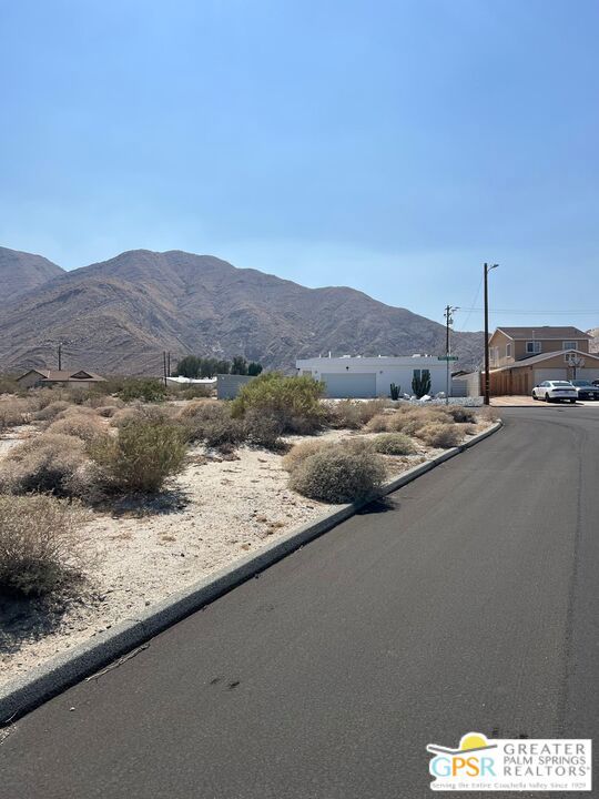 Image 6 of 9 For 60195 Holly Drive