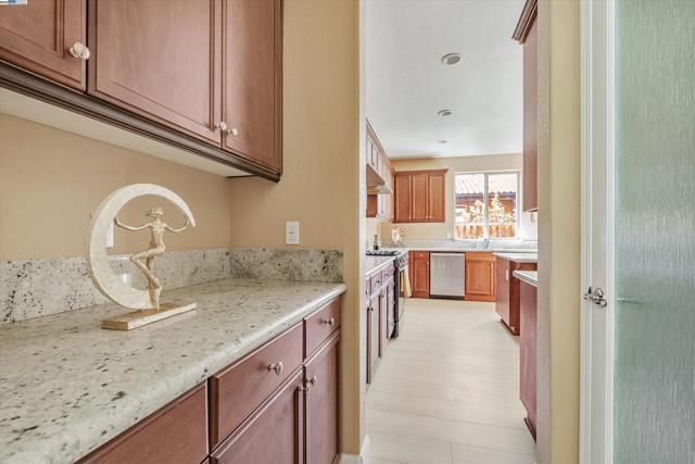 3602 Levanto Way, Manteca CA: https://media.crmls.org/mediaz/75a9428e-fa39-45e7-bf79-562d3fd1fe7d.jpg