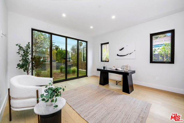4906 Van Noord Avenue, Sherman Oaks CA: https://media.crmls.org/mediaz/75a9aeb7-a352-4e24-9c20-f4f65b25ff93.jpg