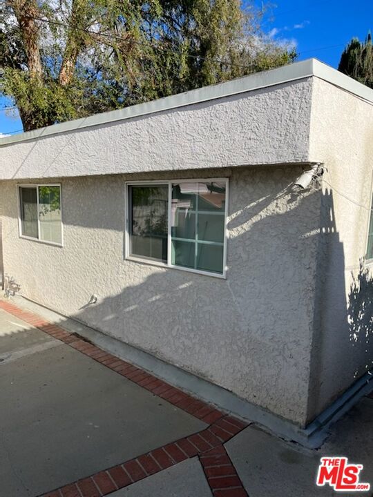 6208 Calvin Avenue photo 11