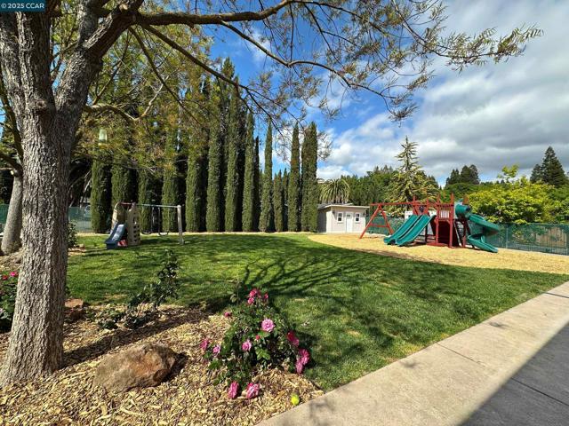 2200 Tice Valley Blvd +3BR ADU, Walnut Creek CA: https://media.crmls.org/mediaz/75aa3e3f-4b01-49be-ab3c-489dbf0d3a57.jpg