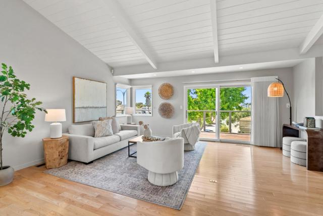 1975 Seascape Boulevard, Aptos CA: https://media.crmls.org/mediaz/75aa5efa-3a1b-4c0f-beb1-5cbf61ffdec3.jpg