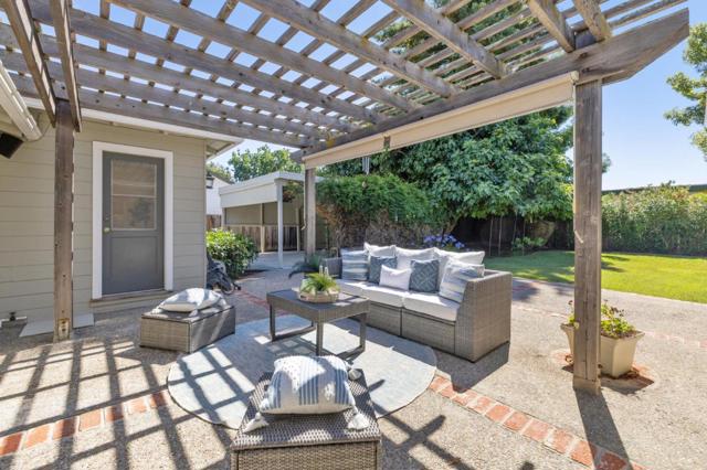 1050 Boranda Avenue, Mountain View CA: https://media.crmls.org/mediaz/75aac419-d9a0-422c-a67d-d5a2824de994.jpg