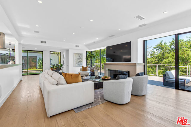 15941 Skytop Road, Encino CA: https://media.crmls.org/mediaz/75aad422-d38b-43cc-ae74-a7d78f1c0dba.jpg