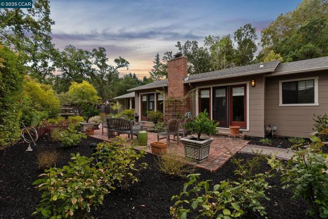 3081 Walnut Blvd, Walnut Creek CA: https://media.crmls.org/mediaz/75aad6ee-bb03-4bb3-8699-3f62ae2125ec.jpg