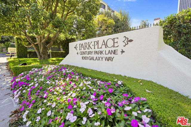 2102 Century Park Lane, Los Angeles CA: https://media.crmls.org/mediaz/75aae674-eb1a-4ed3-917a-4271d5a380a7.jpg