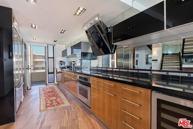 4335 Marina City Drive, Marina del Rey CA: https://media.crmls.org/mediaz/75ab20b2-2460-4fc4-9b25-1d6f5cc8bde5.jpg