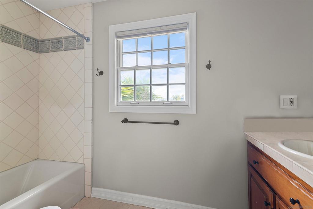 MLS #250027935SD img 9