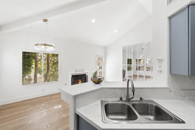 Detail Gallery Image 8 of 33 For 7215 Calabria Ct #74,  San Diego,  CA 92122 - 2 Beds | 2 Baths