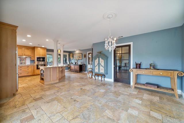 2719 Via Del Robles, Fallbrook CA: https://media.crmls.org/mediaz/75ab5dff-fe4c-47a5-9052-58718b9d6878.jpg