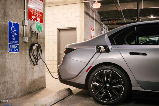 Detail Gallery Image 14 of 46 For 124 W Colorado St #404,  Glendale,  CA 91204 - 2 Beds | 2 Baths