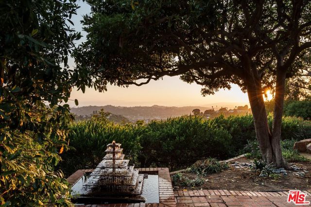 4260 Sea View Lane, Los Angeles CA: https://media.crmls.org/mediaz/75ac1e72-e8b2-4f67-b0ed-97d6ddfd4102.jpg
