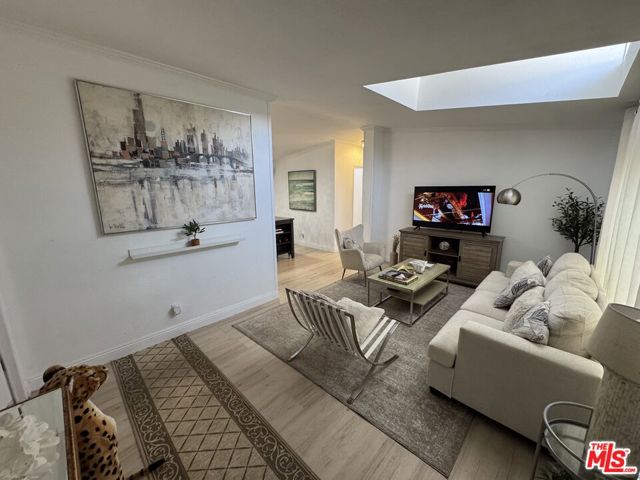 105 Prince Lane, Santa Ana CA: https://media.crmls.org/mediaz/75ac2b40-f0fe-4426-9a19-e14010ee6e0a.jpg