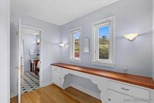 2205 Locust St, San Diego CA: https://media.crmls.org/mediaz/75ad0ea4-1102-46a6-86e9-5009859df4d5.jpg