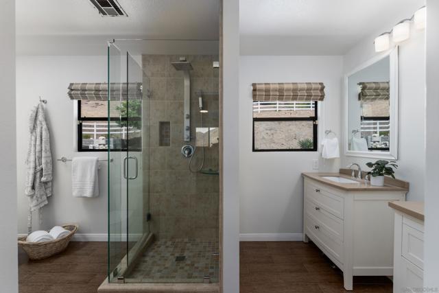 9844 Lorraine Ridge Trail, El Cajon CA: https://media.crmls.org/mediaz/75ada18e-a108-4eb2-8065-72443553f79b.jpg