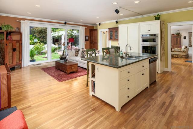 548 Tarento Dr, San Diego CA: https://media.crmls.org/mediaz/75ae297f-9df2-44f5-8e1a-3ffc9f09c395.jpg