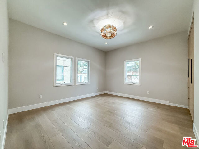 150 N Arnaz Drive, Beverly Hills CA: https://media.crmls.org/mediaz/75af0766-6120-47aa-9d89-1a864967ce62.jpg